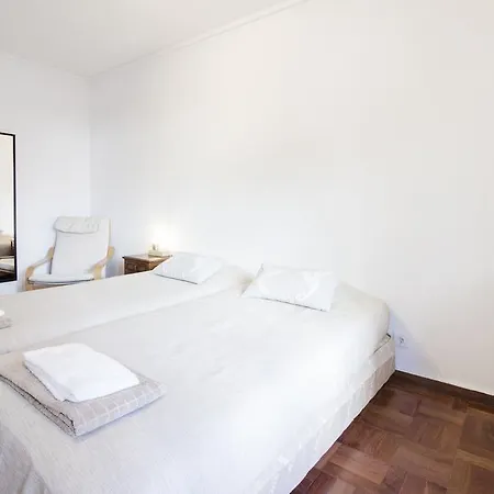 Calm, Central, Adventurous Flat