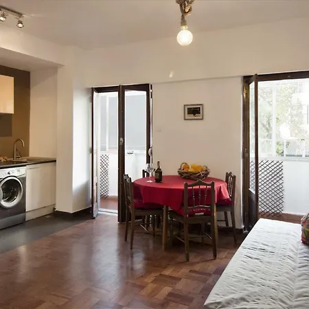 Calm, Central, Adventurous Flat Apartment